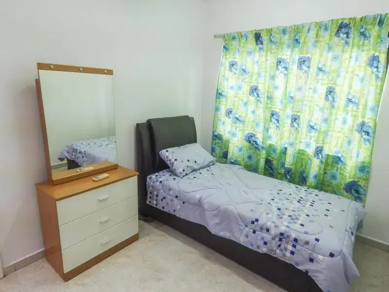 715 Kluang Holiday Home