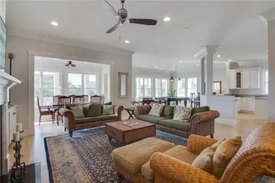 Carolina Boulevard 916 by RedAwning