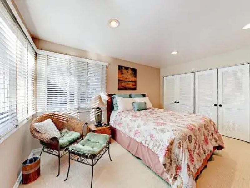 6621 Azorena Lane House - 4 Br home by RedAwning