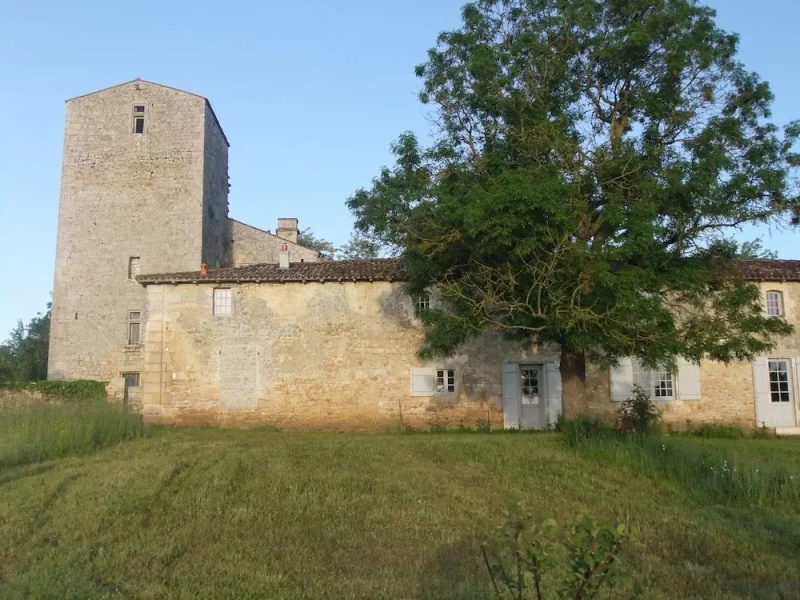 Chateau De Champdolent