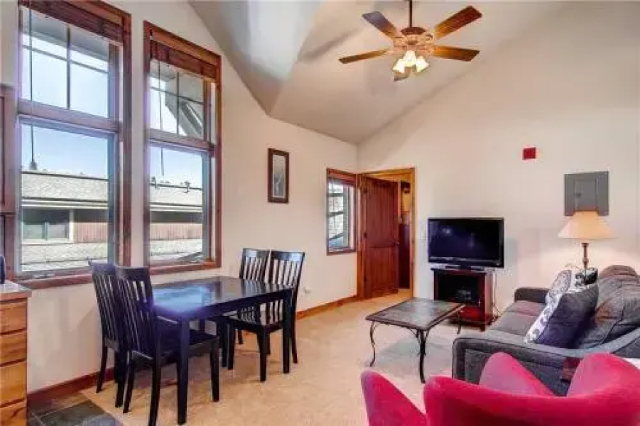 Tyra Riverbend #117 (Ski-in, Ski-out Condo)
