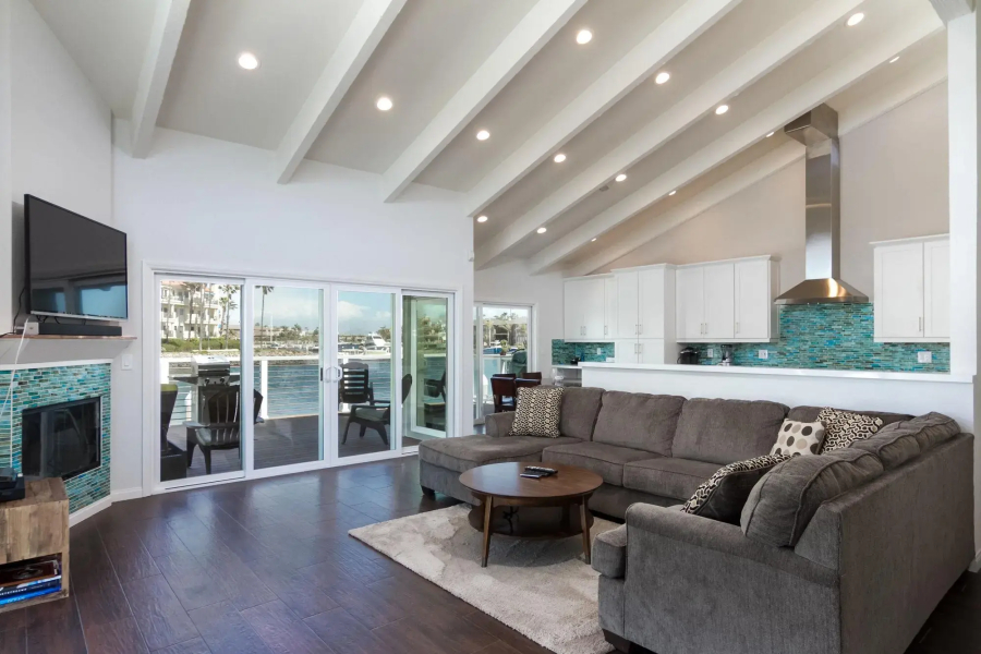 Waterfront House in Oxnard by RedAwning