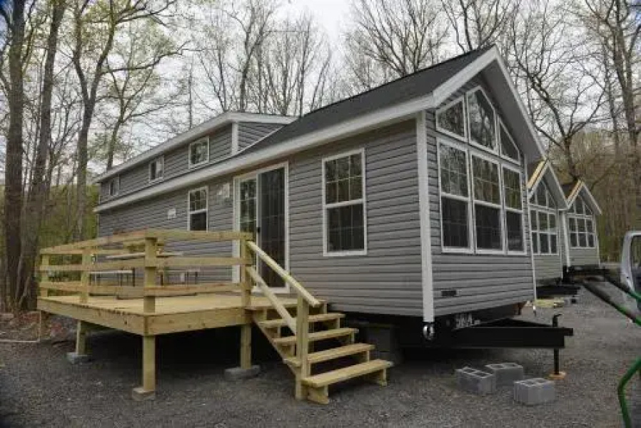 Scotrun Camping Resort Loft Park Model 12