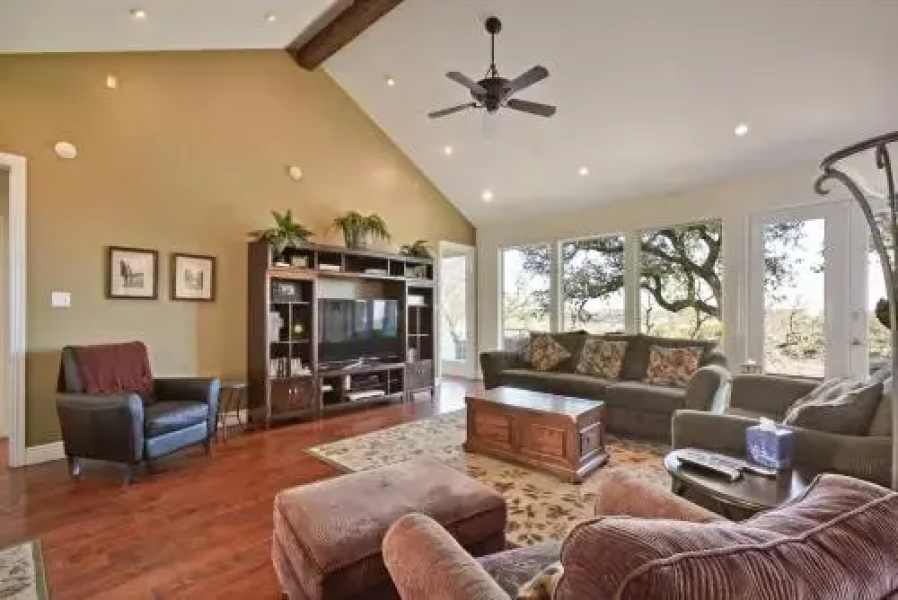 4BR 3BA Spicewood House with Impressive Views by RedAwning