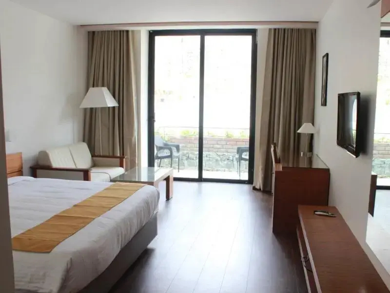 OYO Premium Upper Lake Road