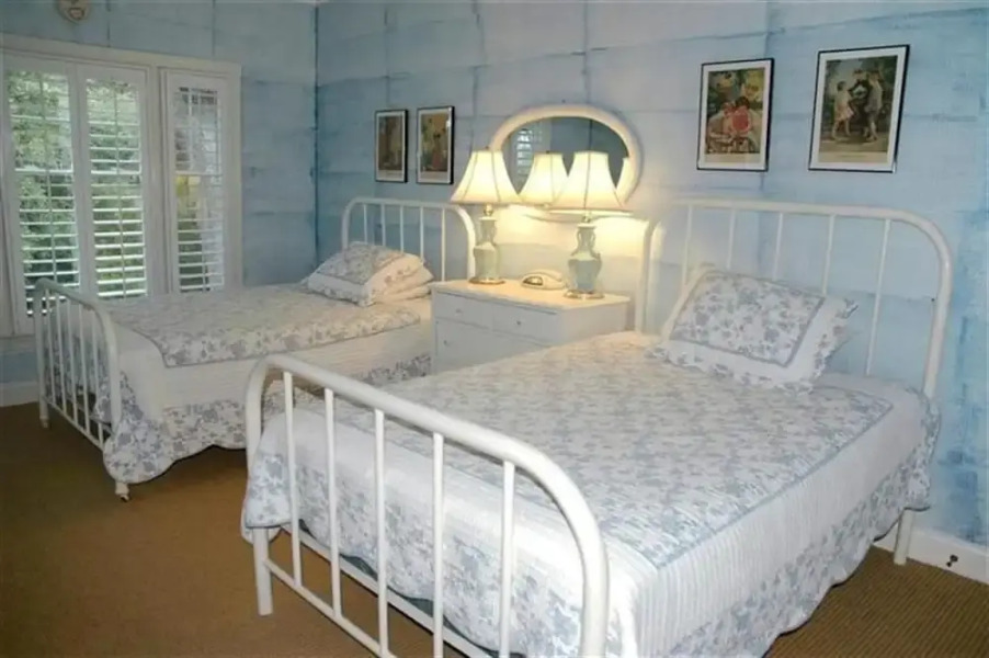 165 Giraffic Park 4 Br home by RedAwning