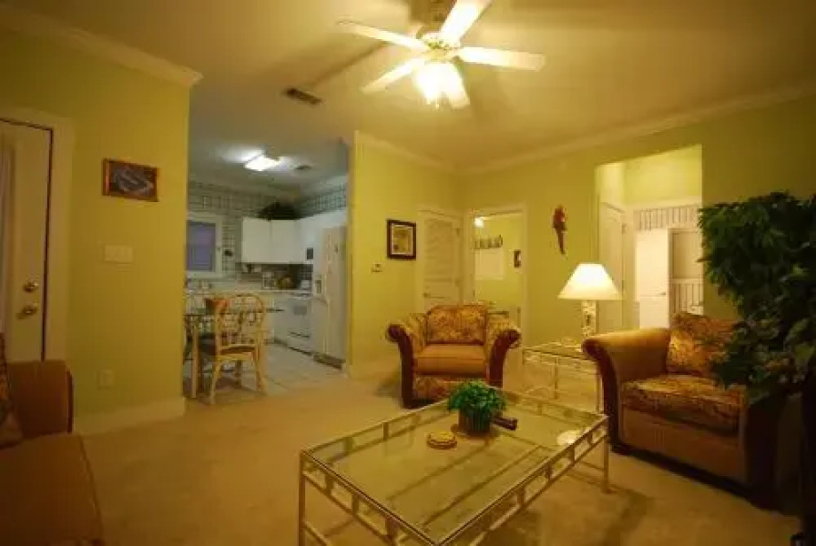 Parrot-Dise 13AU - 1 Br Condo