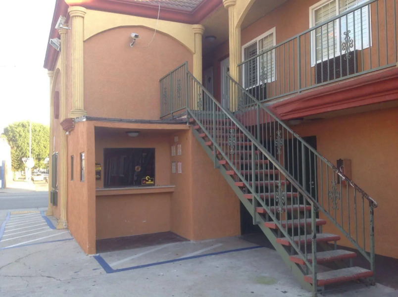 Bronco Motel South Central