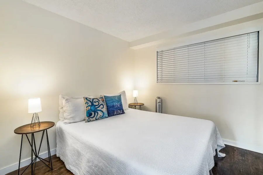 Kona Plaza 201 by RedAwning
