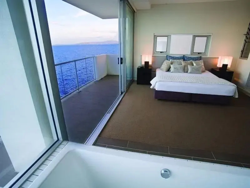 Bright Point Deluxe Holiday Home