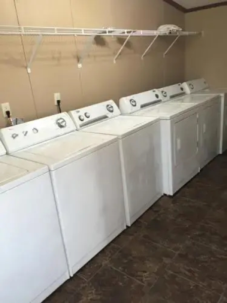 Grand Eagle Ford Lodge & RV