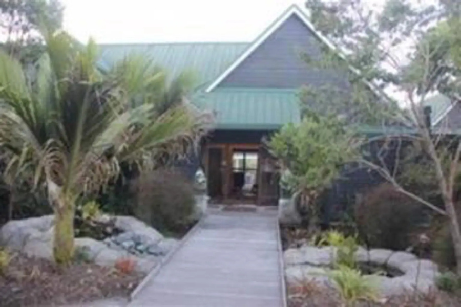 Tawharanui Lodge