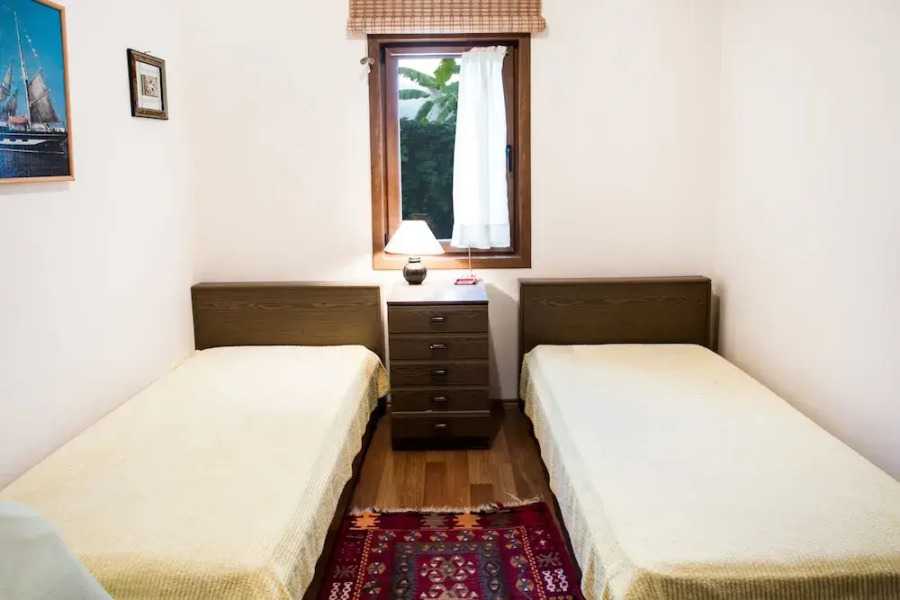 Important Group Villa Alaca