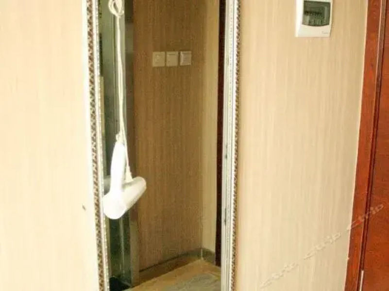 Kunlun Holiday Hotel