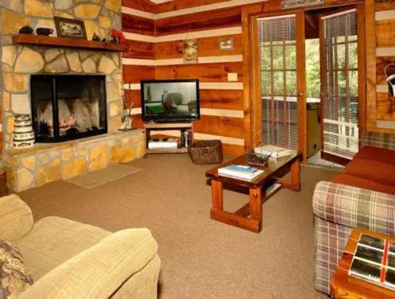 Creekside Memories - 2 Bedrooms, 2 Baths, Sleeps 6 Cabin by RedAwning