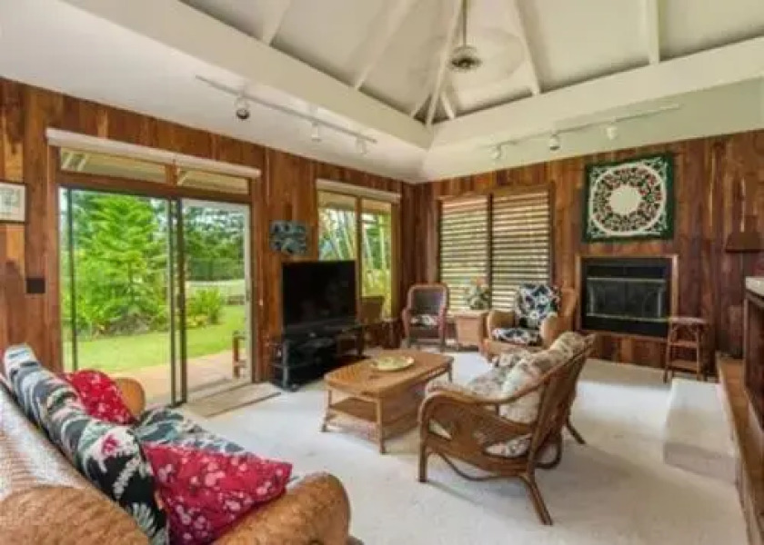 Hale Kamalani by RedAwning