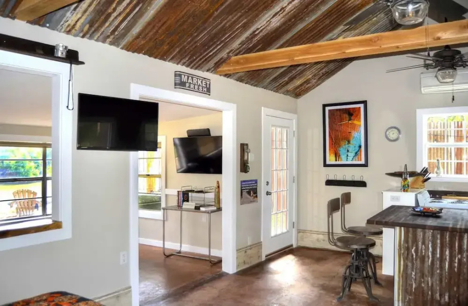 Brazos River Cabin - Studio Cabin