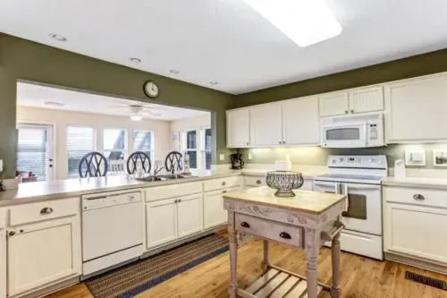 2922 South Fletcher