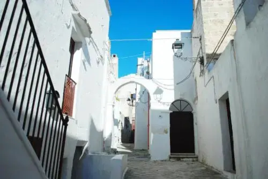 Sotto L'Arco