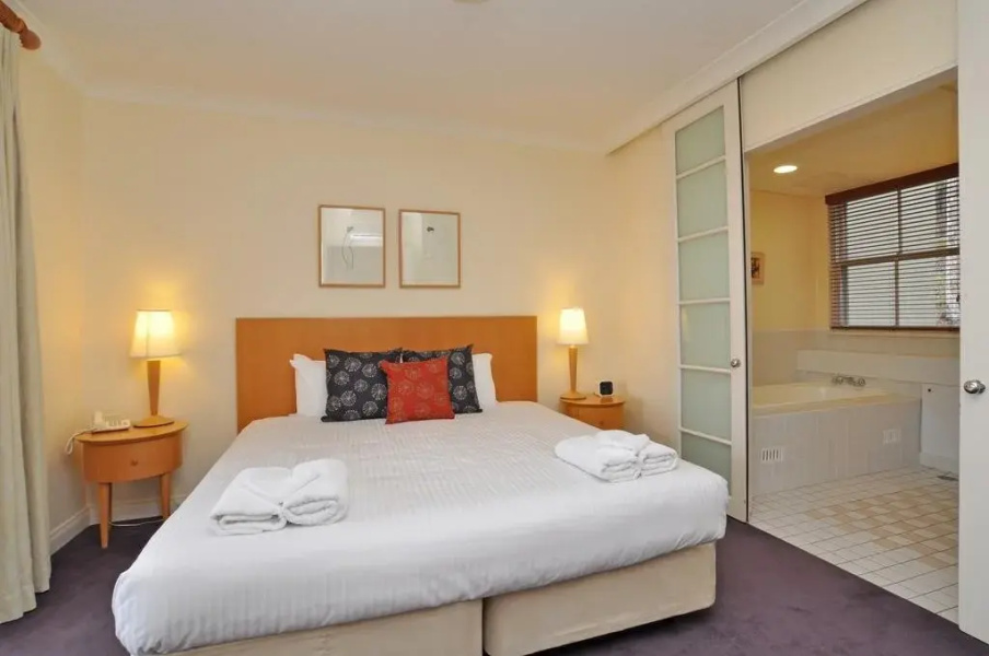 Villa Spa Executive 1br Pinot Resort Condo located within Cypress Lakes Resort (nothing is more central)