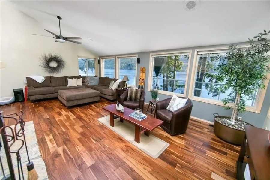 Far Summit Lake House - Three Bedroom Home