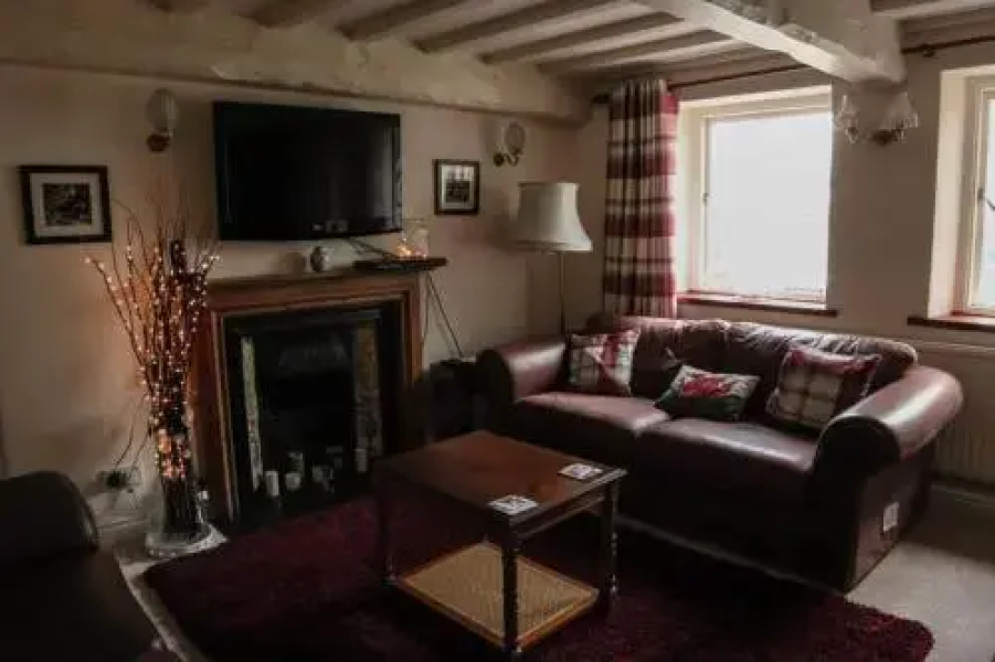 RHOS UCHAF. Country House. B+B