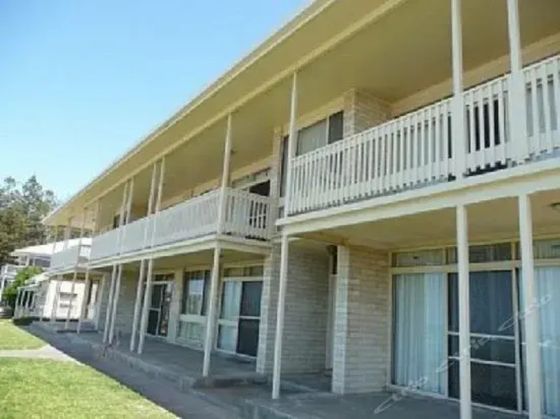 The Dolphins Beachfront Apartments