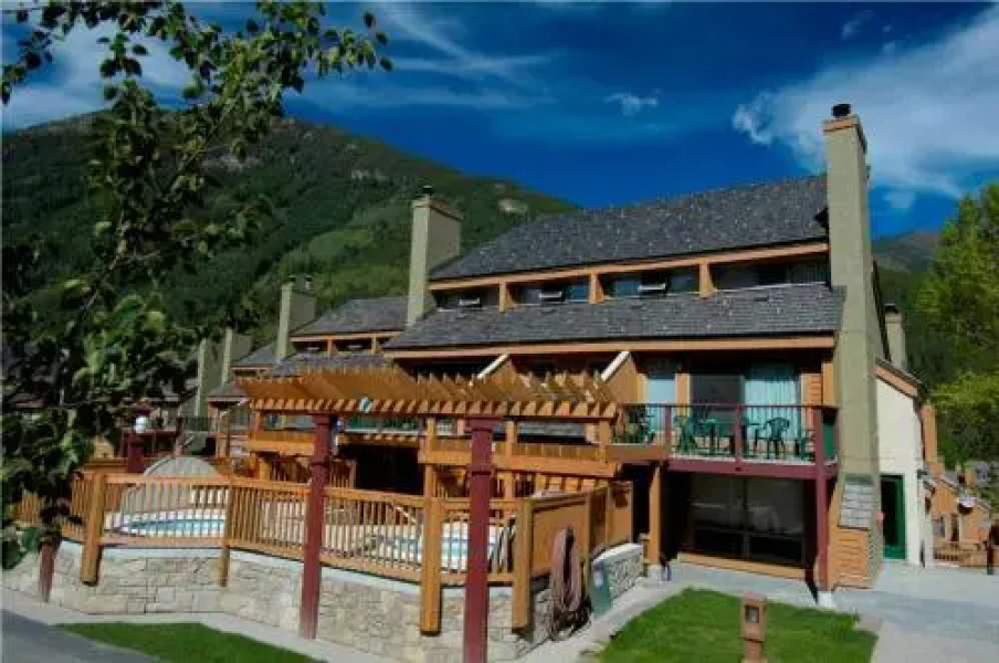 Horsethief Lodge by High Country Properties