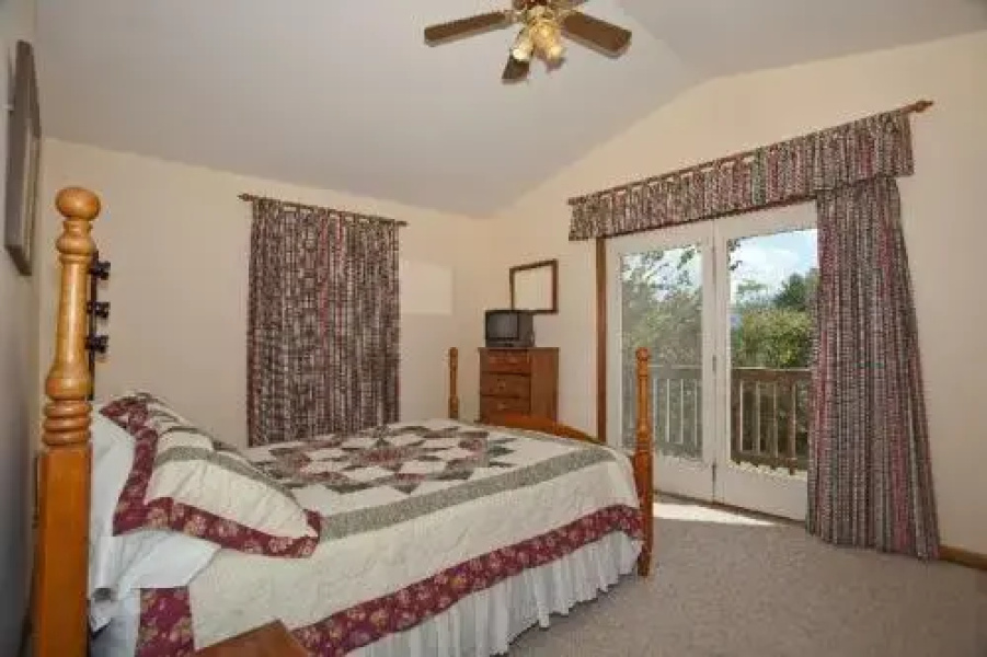 Black Bear - 2 Br home by RedAwning
