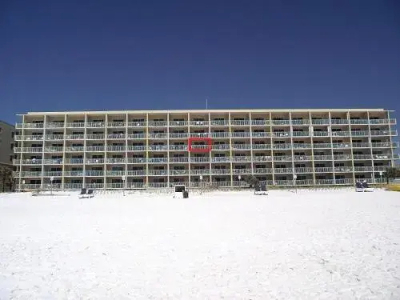 Pelican Isle 410 by RedAwning