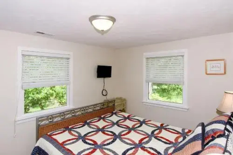 Charming 3BR Beach Cottage by RedAwning