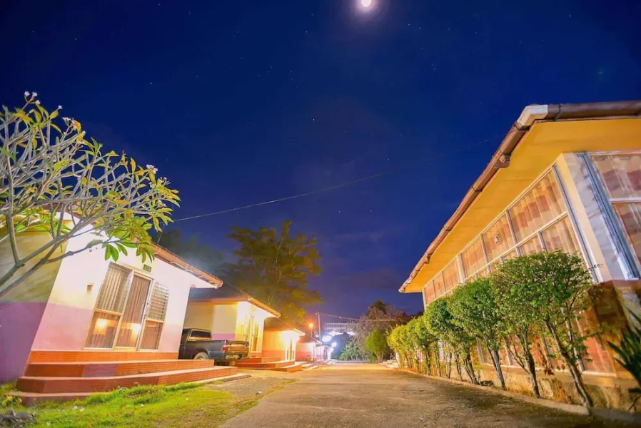 Bua Luang Nakara Resort