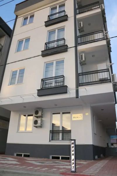 Moon Apt