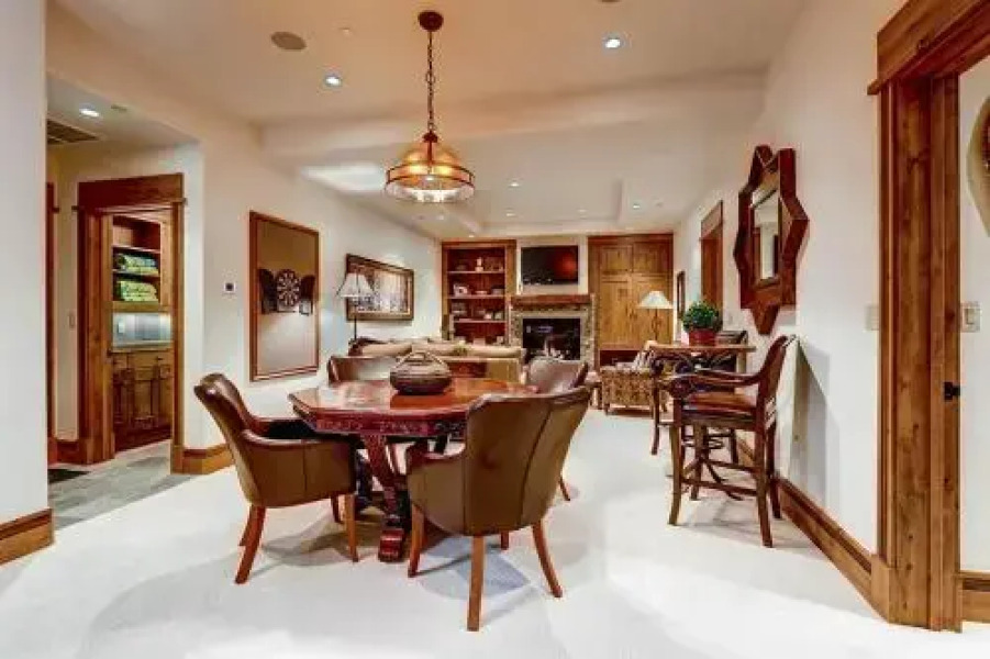 Beaver Creek Villagewalk 102