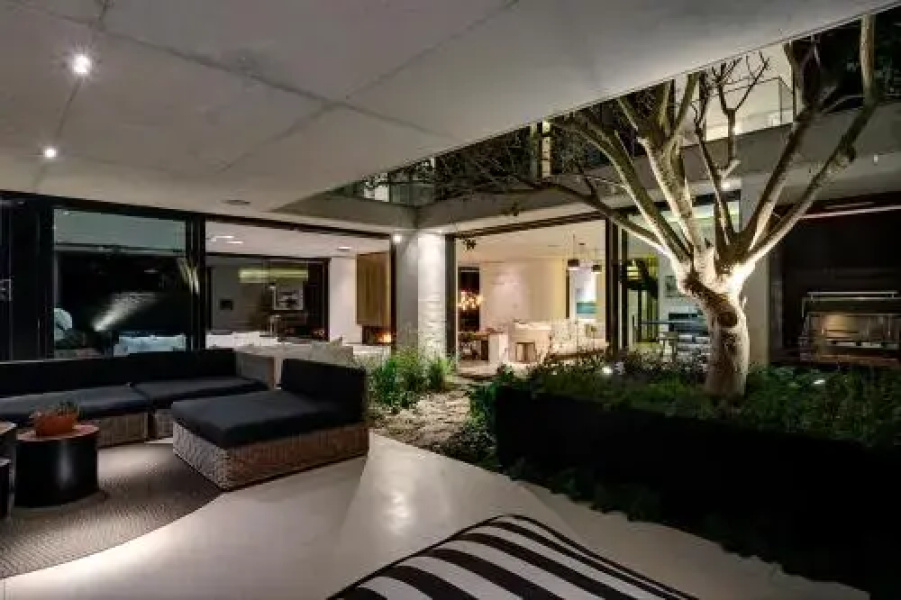 Restio River House