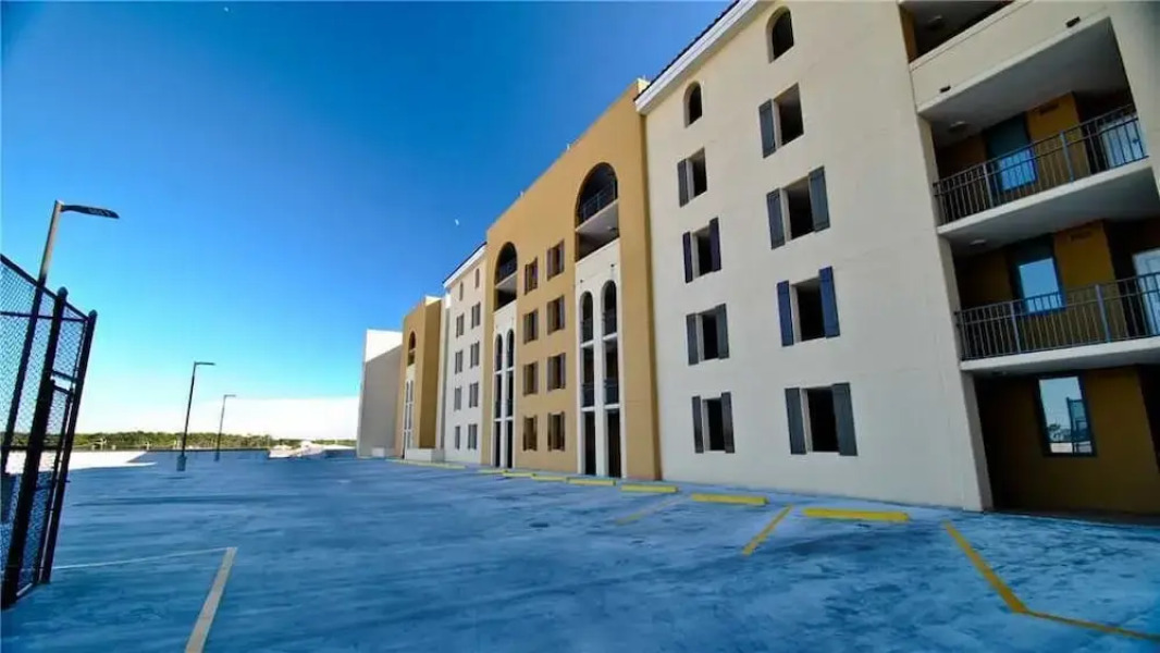 Holiday Isle - Ground Floor Corner Unit