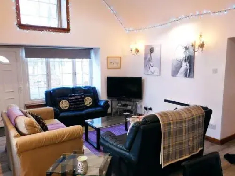 Antonine Wall Cottages And Bonnyside House