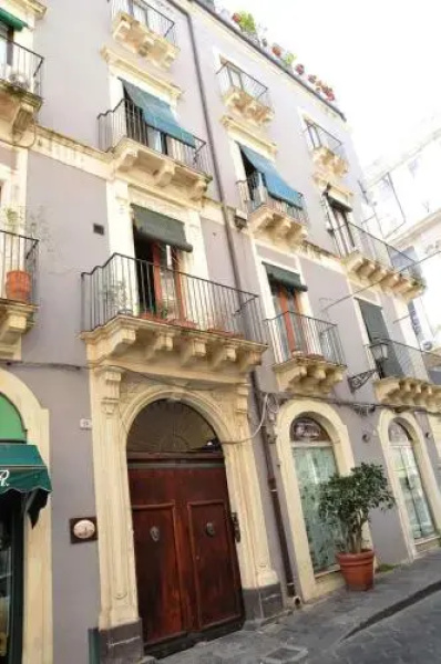 Merletta Treasure