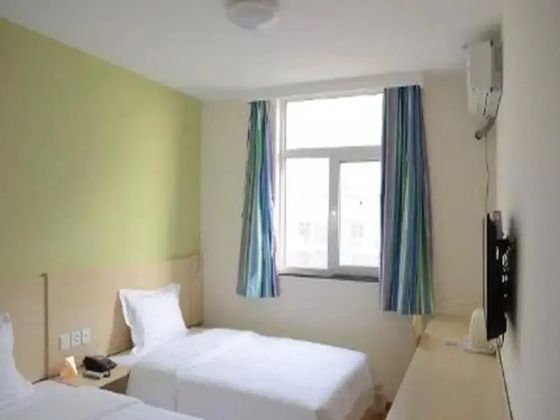 7 Days Inn Baoding Quyang Taihang Road Bus station Branch Hotel