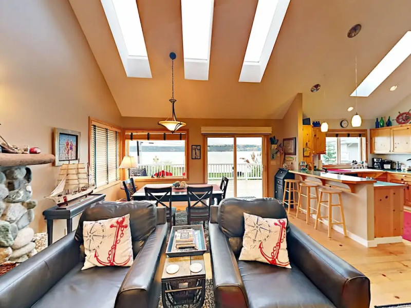 3336 S Shoreline Drive Home