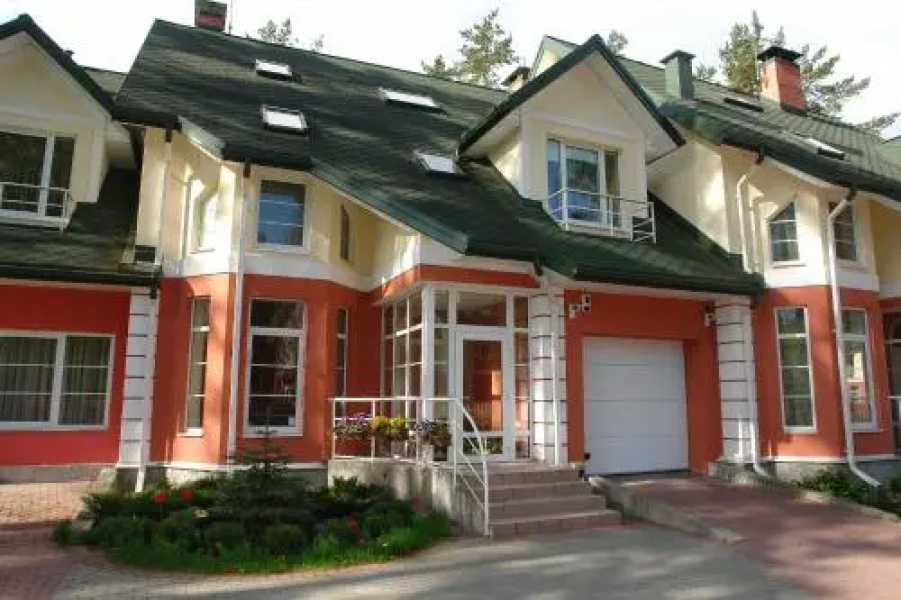Home on Promenades Street