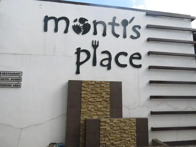 Monti's Place Dine & Bed