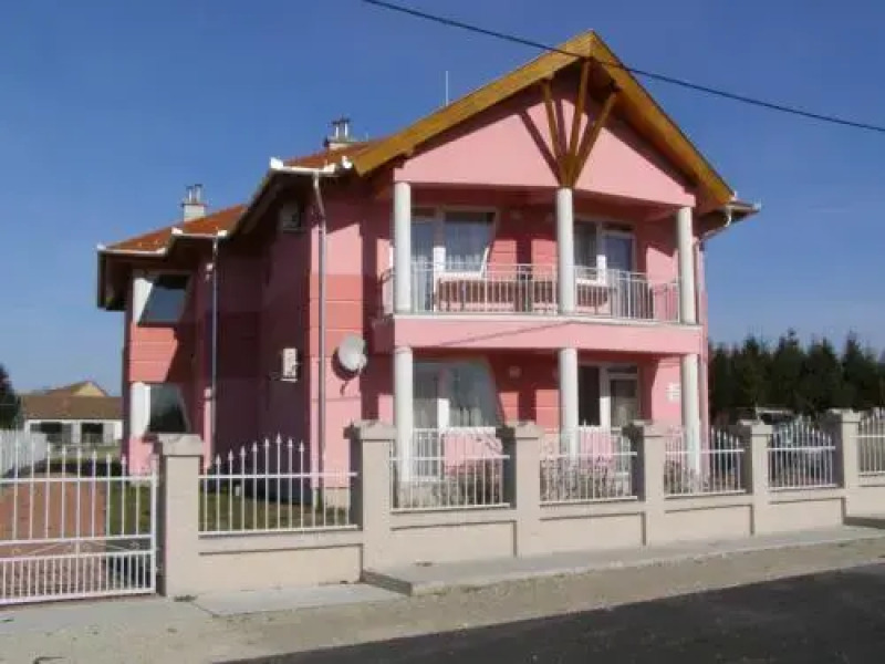 Liget Apartmanház