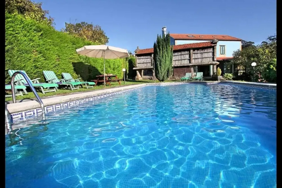 Villa - 5 Bedrooms with Pool and WiFi - 107950