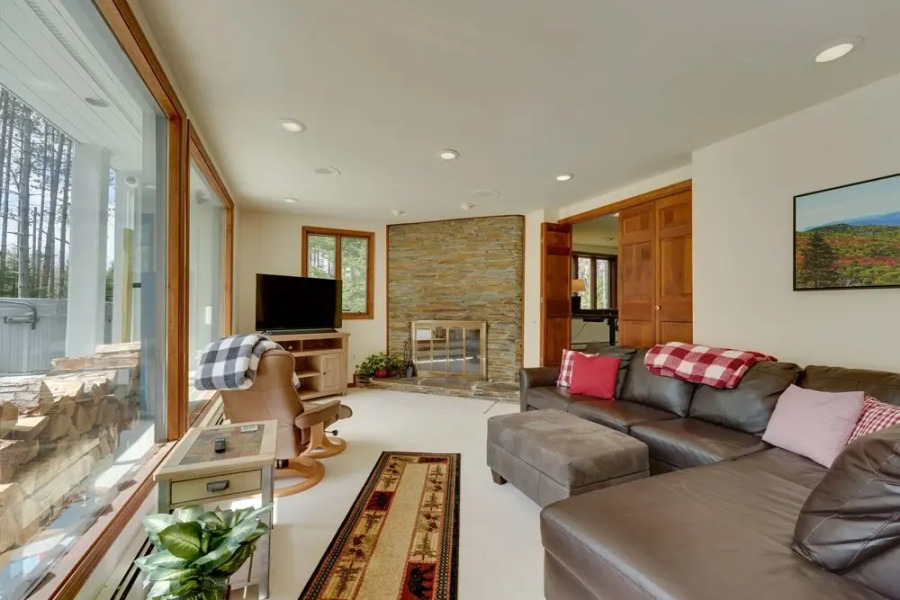 Mendon Home w/ Hot Tub, Fire Pit & Near Skiing!