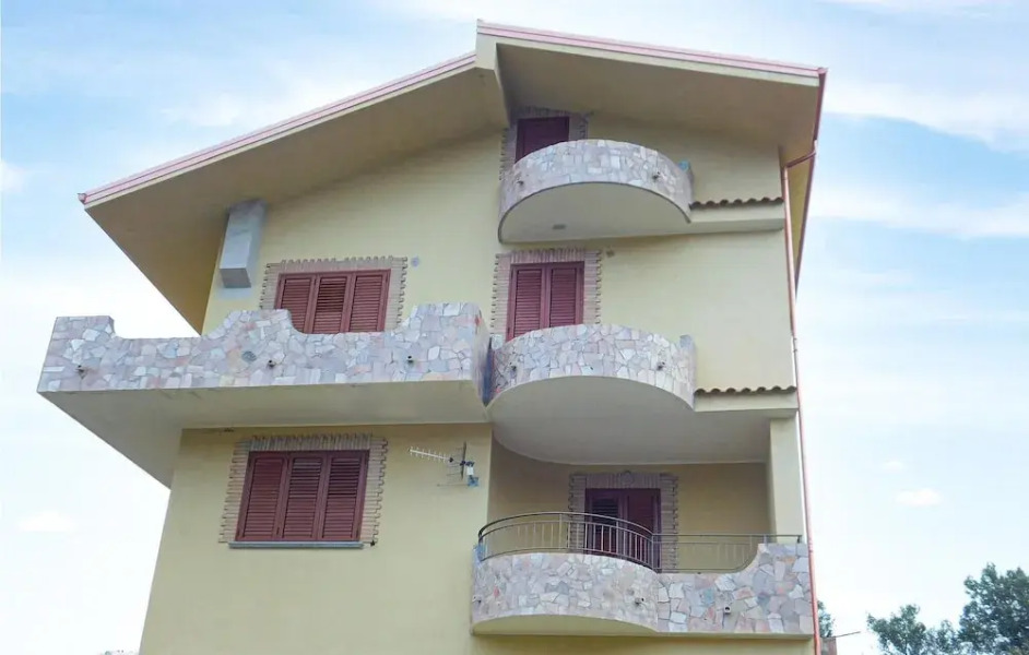 Nice Home in Montepaone With 5 Bedrooms, Wifi and Outdoor Swimming Pool