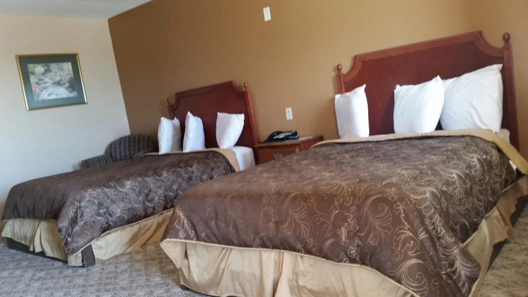 Lakeview Inn & Suites