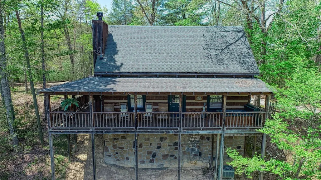 Bear Pause - 2 Bedrooms, 2 Baths, Sleeps 6 Cabin by RedAwning