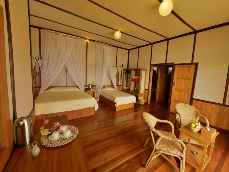 Shwe Inn Tha Floating Resort Hotel