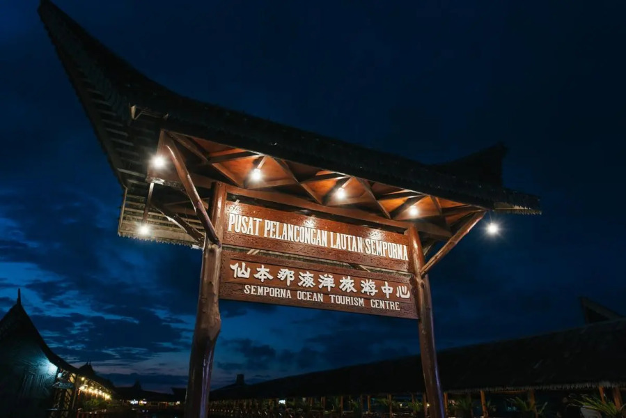 Dragon Inn Floating Resort